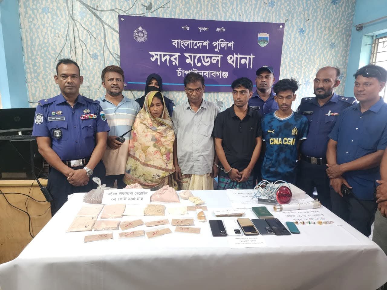 আড়াই কোটি টাকার হেরোইনসহ শীর্ষ মাদক কারবারি ও তার স্ত্রী-সন্তান গ্রেপ্তার