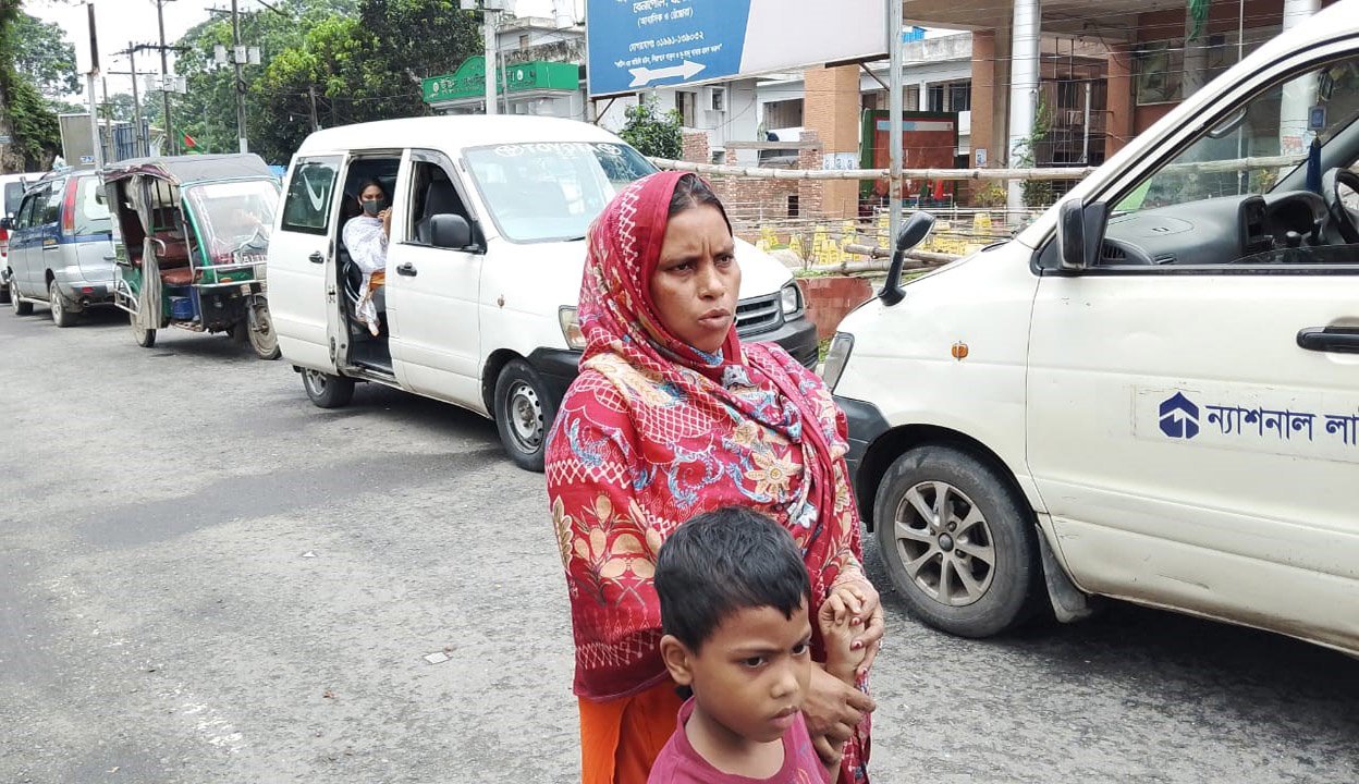 ভারতীয় নাগরিক রেশমাকে বাংলাদেশি পরিচয়ে পুশইনের অভিযোগ, দেশে ফিরতে চেকপোস্টে দিশেহারা