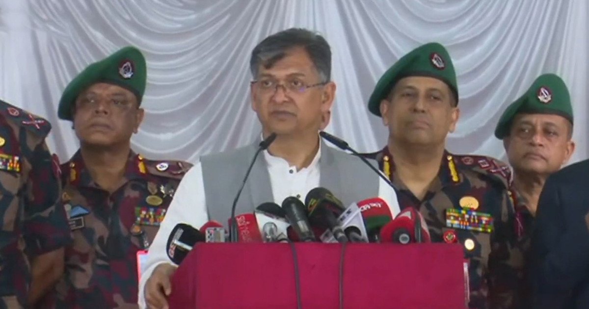 সীমান্তে সর্বোচ্চ সতর্কতা বজায় রাখতে বিজিবিকে স্বরাষ্ট্রমন্ত্রীর নির্দেশ