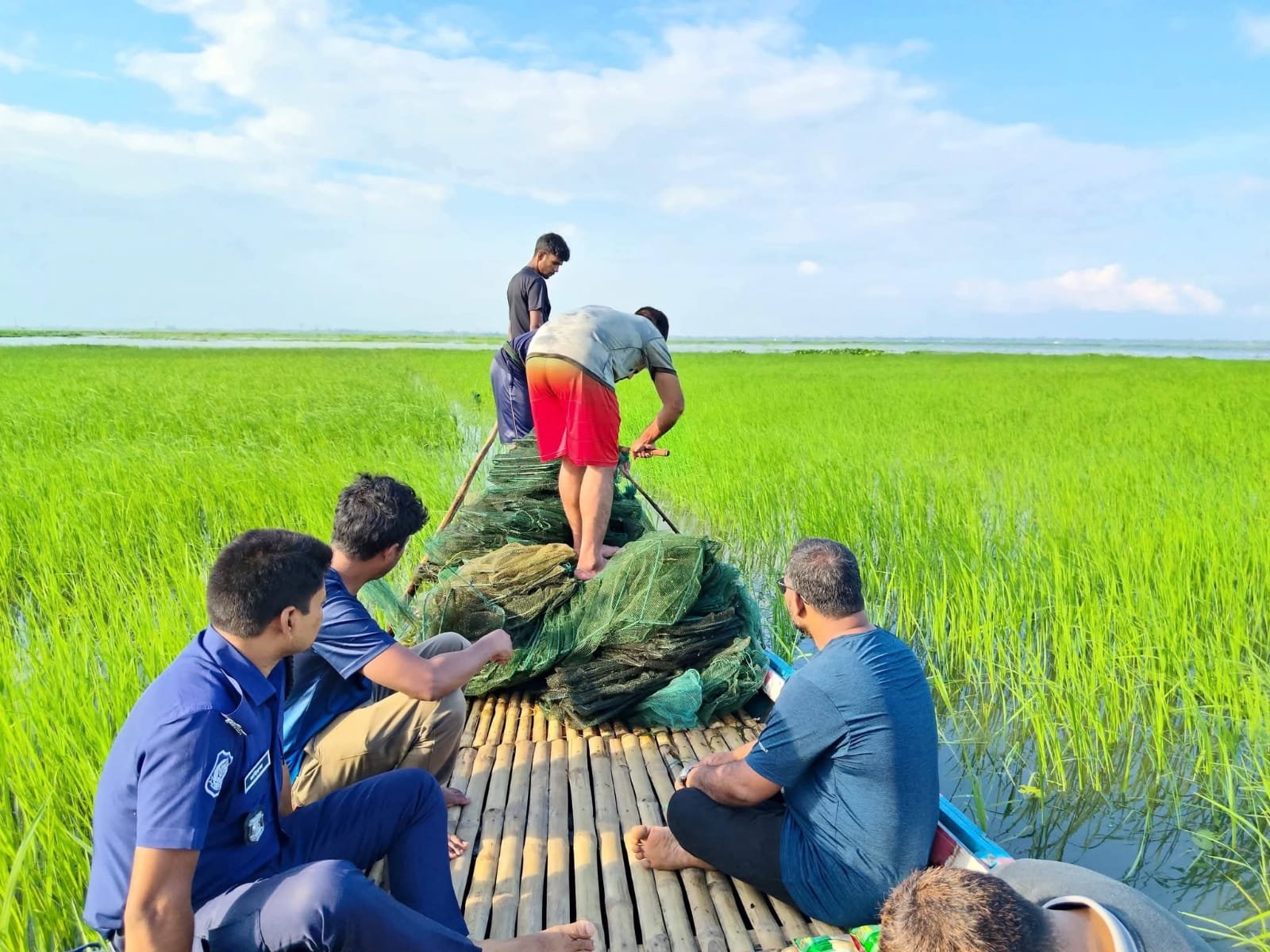 ২৭ পিস চায়না দুয়ারী জাল জব্দ, আগুনে পুড়িয়ে ধ্বংস