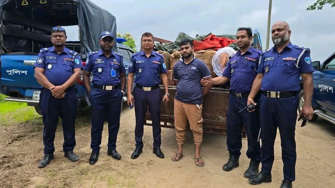 কসবায় ৩৬০ কেজি গাঁজাসহ পিকআপ জব্দ, আটক ১