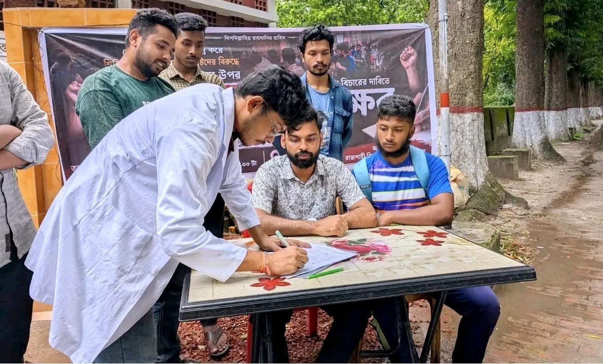 রাজশাহী বিশ্ববিদ্যালয়ের কেন্দ্রীয় লাইব্রেরিতে হামলার প্রতিবাদে গণস্বাক্ষর কর্মসূচি, ছাত্রদলের সংহতি