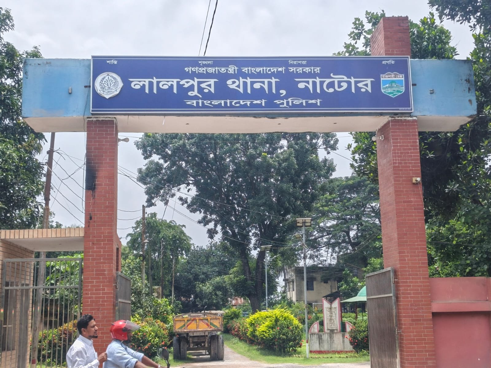 ২৪ ঘণ্টার ব্যবধানে দুই সন্তানের মৃত্যু, বাবাও জীবন-মৃত্যুর সন্ধিক্ষণে