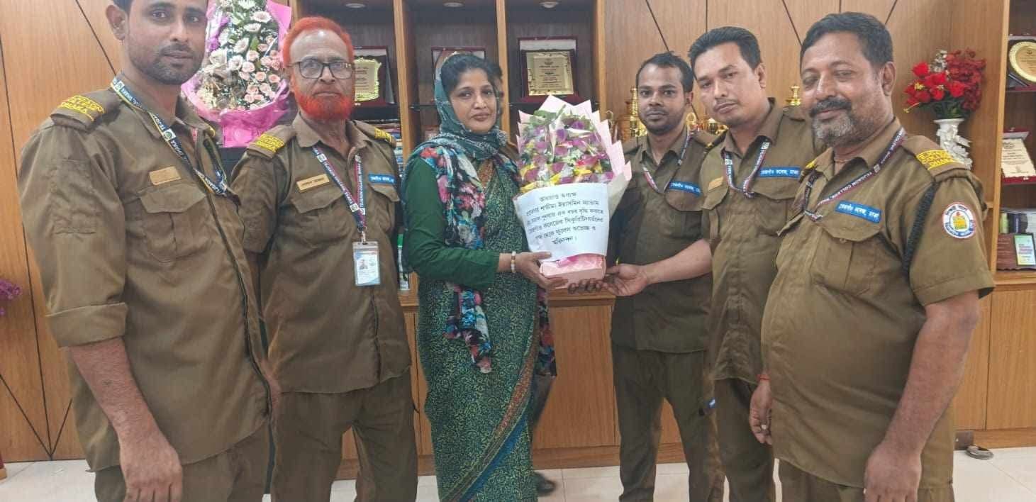 তৃতীয়বারের মতো ভারপ্রাপ্ত অধ্যক্ষের দায়িত্বে অধ্যাপক শামীমা ইয়াসমিন, সিকিউরিটি গার্ডদের শুভেচ্ছা
