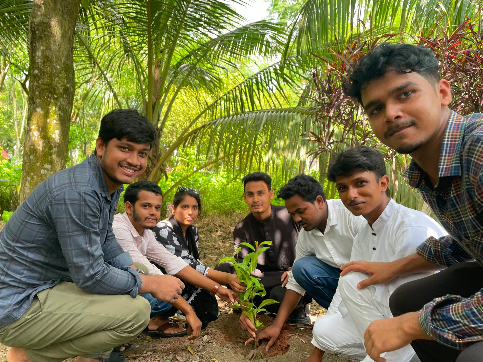জুলাই শহীদ দিবসে বেরোবি ছাত্রদল নেতার বৃক্ষরোপণ ও বৃক্ষ বিতরণ কর্মসূচি