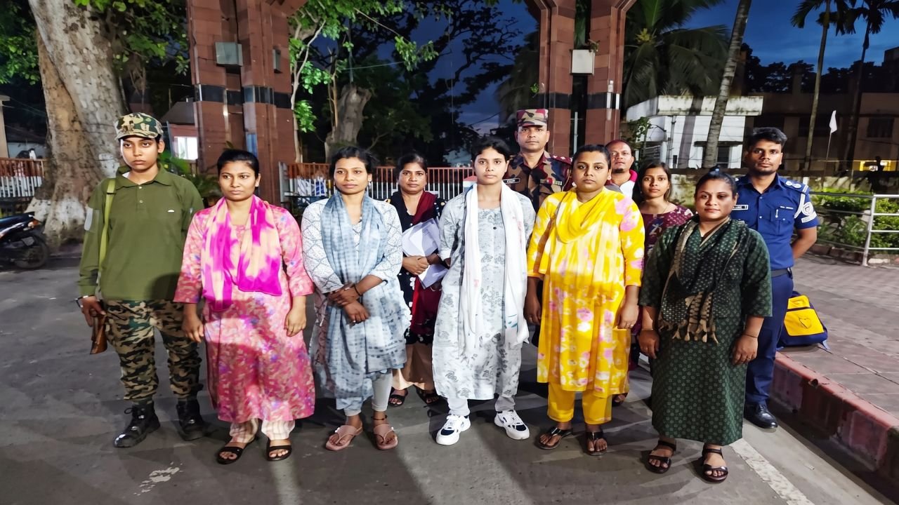 ভারতে আড়াই বছর সাজাভোগের পর দেশে ফিরলেন ৫ বাংলাদেশি নারী