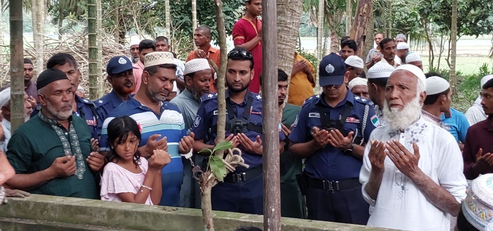 মায়ের শেষ বিদায়ে প্যারোলে মুক্তি পেলেন মোরেলগঞ্জের যুবলীগ নেতা, দাফন শেষে ফের কারাগারে
