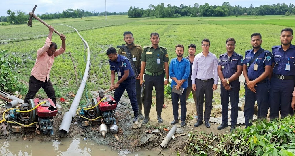 কসবায় অবৈধ বালু উত্তোলনের বিরুদ্ধে অভিযান, দুটি ড্রেজিং মেশিন ধ্বংস