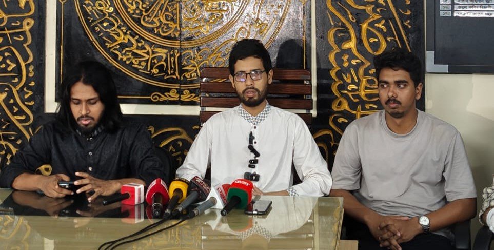 রাবিতে সংবাদ প্রকাশের জেরে সাংবাদিকদের বিরুদ্ধে ব্যবস্থা নেওয়ার হুমকি রাকসু ভিপির