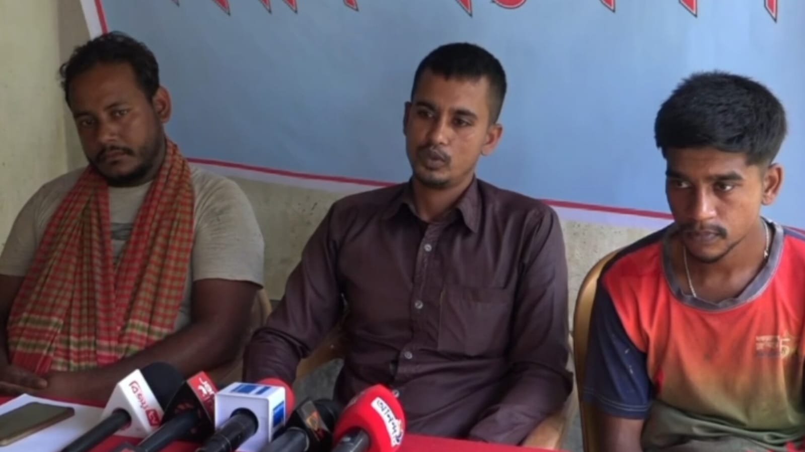 গুরুদাসপুরে জমি বিক্রির নামে টাকা আত্মসাৎ, বিএনপি নেতার বিরুদ্ধে সংবাদ সম্মেলন