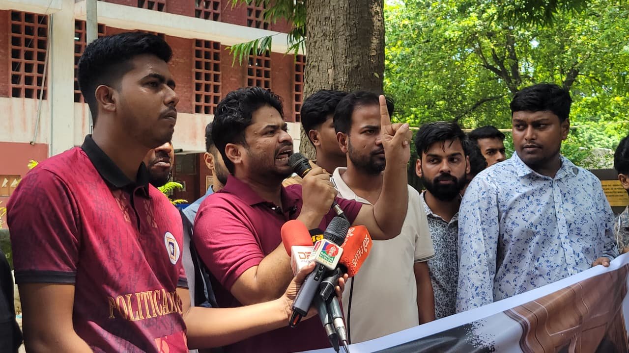 একাত্তরের অপকর্মের তথ্য মুছতেই লাইব্রেরিতে হামলা: রাবি ছাত্রদল সভাপতি