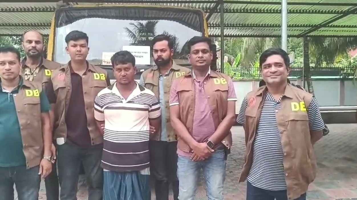 ফকিরহাটের গরু চুরির মামলায় বড় সাফল্য: ১১ গরু উদ্ধার, পিকআপ জব্দ, গ্রেপ্তার ৩