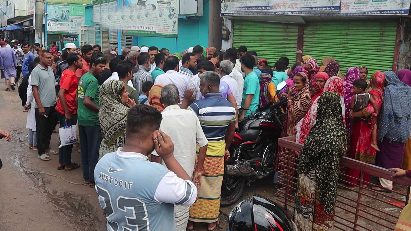 নওগাঁয় বিআরটিসি বাসের চাপায় শিক্ষকের মৃত্যু