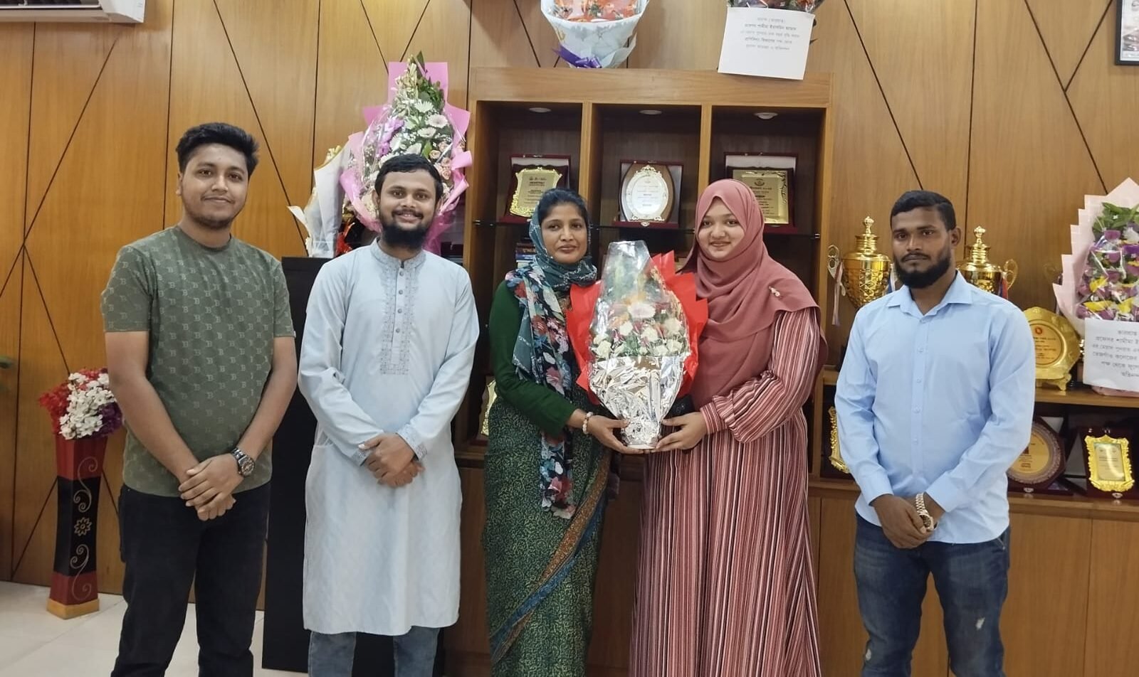 পুনরায় ভারপ্রাপ্ত অধ্যক্ষের দায়িত্ব পাওয়ায় তেজগাঁও কলেজে অধ্যক্ষকে শুভেচ্ছা জানাল ছাত্র অধিকার পরিষদ