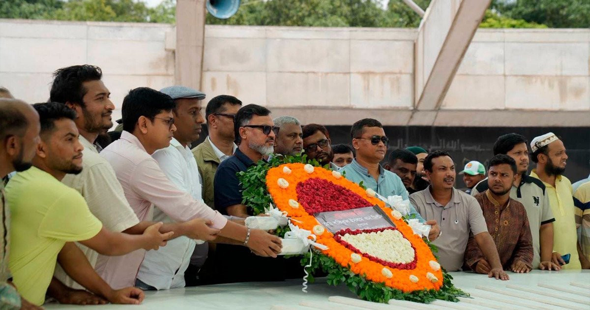 বেগম খালেদা জিয়ার সমাধিতে ডিএনসিসি প্রশাসকের শ্রদ্ধা নিবেদন ও মোনাজাত