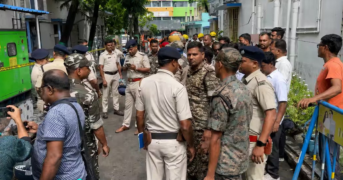 পশ্চিমবঙ্গের তারাপীঠে হোটেলে ভয়াবহ অগ্নিকাণ্ড, নিহত অন্তত ৭