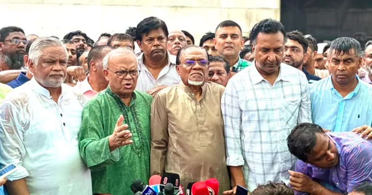 শহীদ জিয়া ও বেগম খালেদা জিয়ার সমাধিতে বিএনপির নবনিযুক্ত চার স্থায়ী কমিটির সদস্যের শ্রদ্ধা