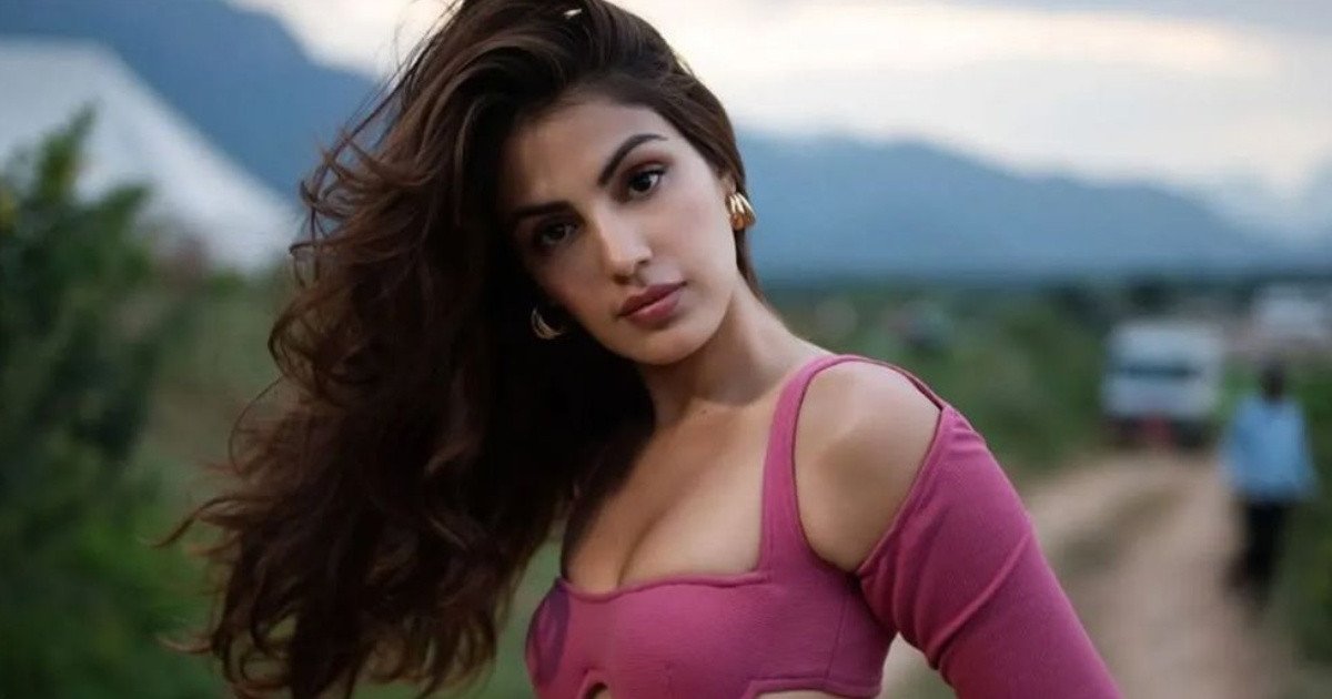 ‘বাস্তব পৃথিবী আমাকে খুনি মনে করে’: রিয়্যালিটি শোয়ে আবেগপ্রবণ রিয়া চক্রবর্তী