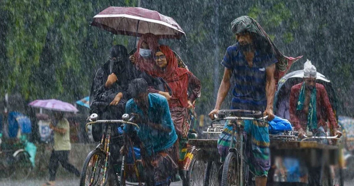 ছুটির দিনেও বৃষ্টির পূর্বাভাস: চার বিভাগে ভারী বর্ষণের সম্ভাবনা