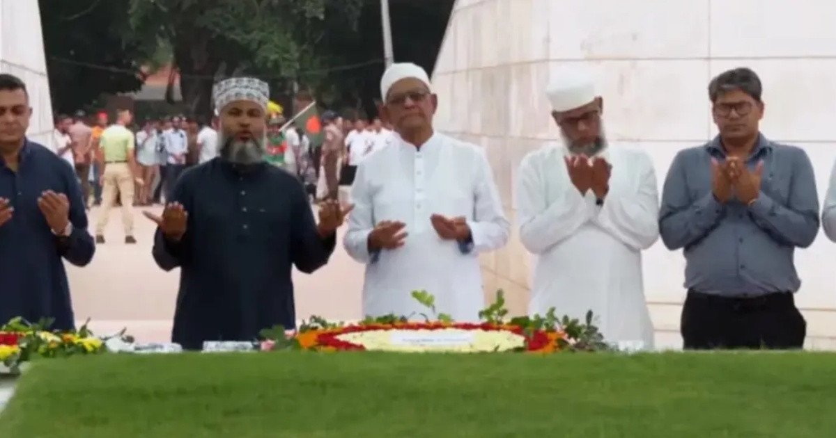 শপথ নেওয়ার পূর্বে সমাধিতে শ্রদ্ধা জানালেন নবনির্বাচিত রাষ্ট্রপতি মির্জা ফখরুল