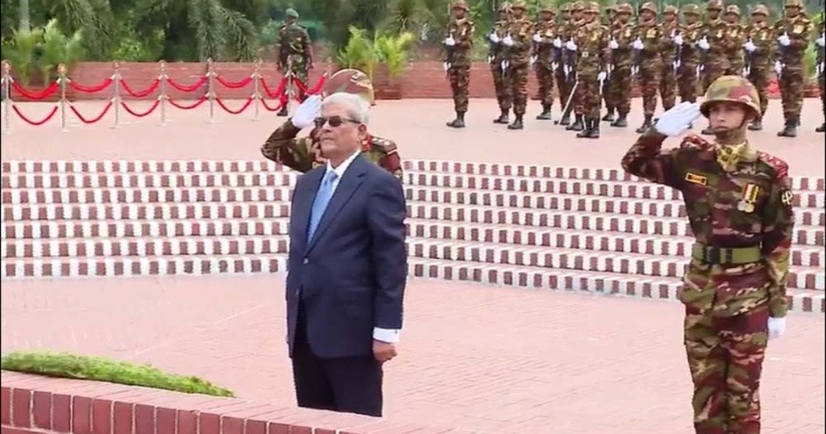 জাতীয় স্মৃতিসৌধে বীর শহীদদের প্রতি রাষ্ট্রপতি মির্জা ফখরুলের শ্রদ্ধা নিবেদন
