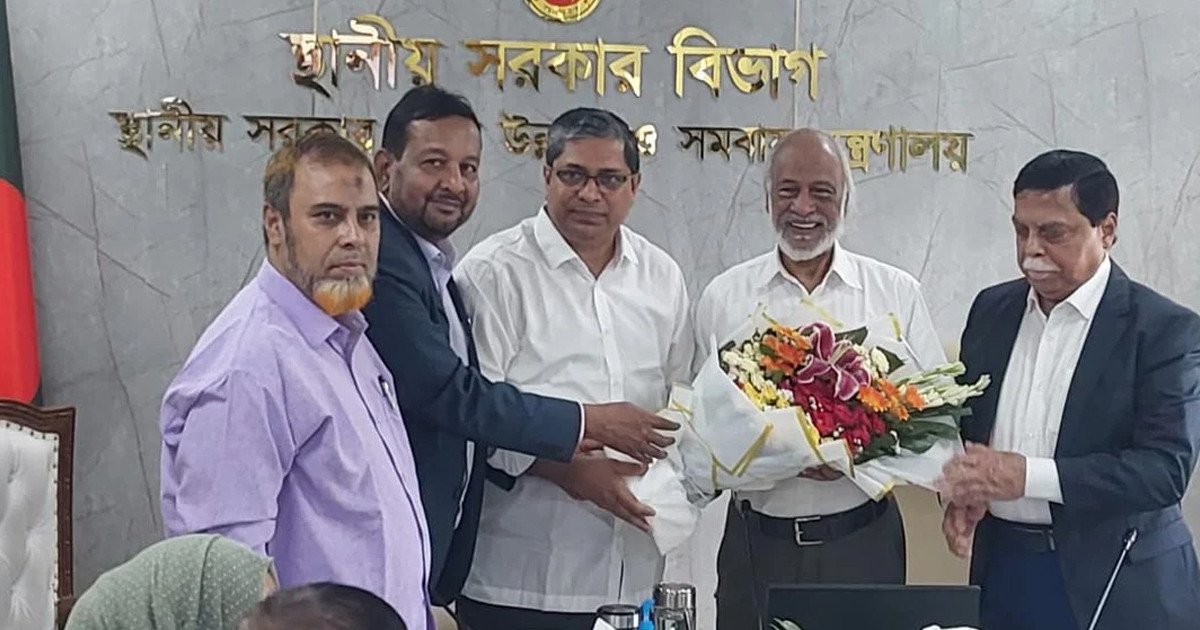 সচিবালয়ে প্রথম দিন অফিস করলেন মন্ত্রী মঈন খান ও আন্দালিব পার্থ