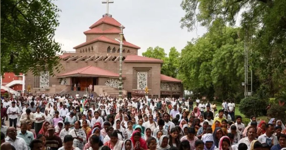 মুম্বাইয়ে গির্জায় প্রার্থনার আগে খ্রিস্টানদের দিতে হচ্ছে ‘স্বেচ্ছায় প্রবেশের’ মুচলেকা