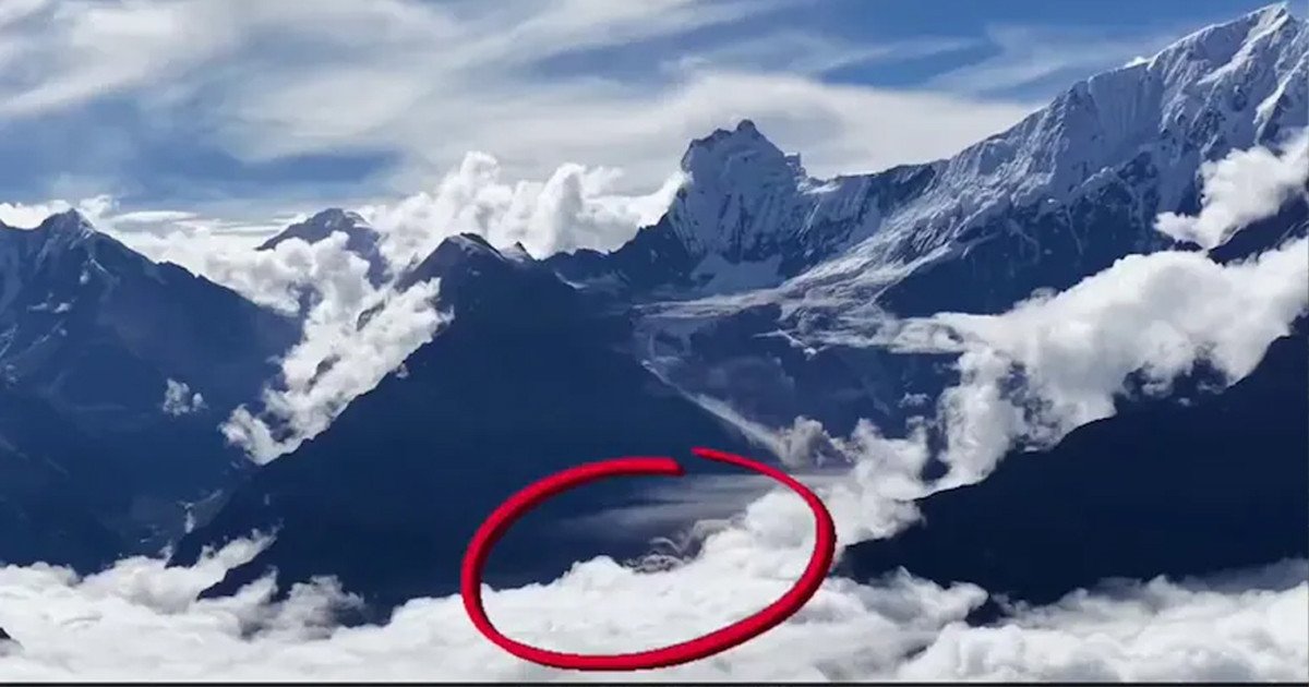নেপালে ভয়াবহ বন্যার আগে হিমবাহ ধসের রুদ্ধশ্বাস মুহূর্ত ধরা পড়ল ড্রোনে