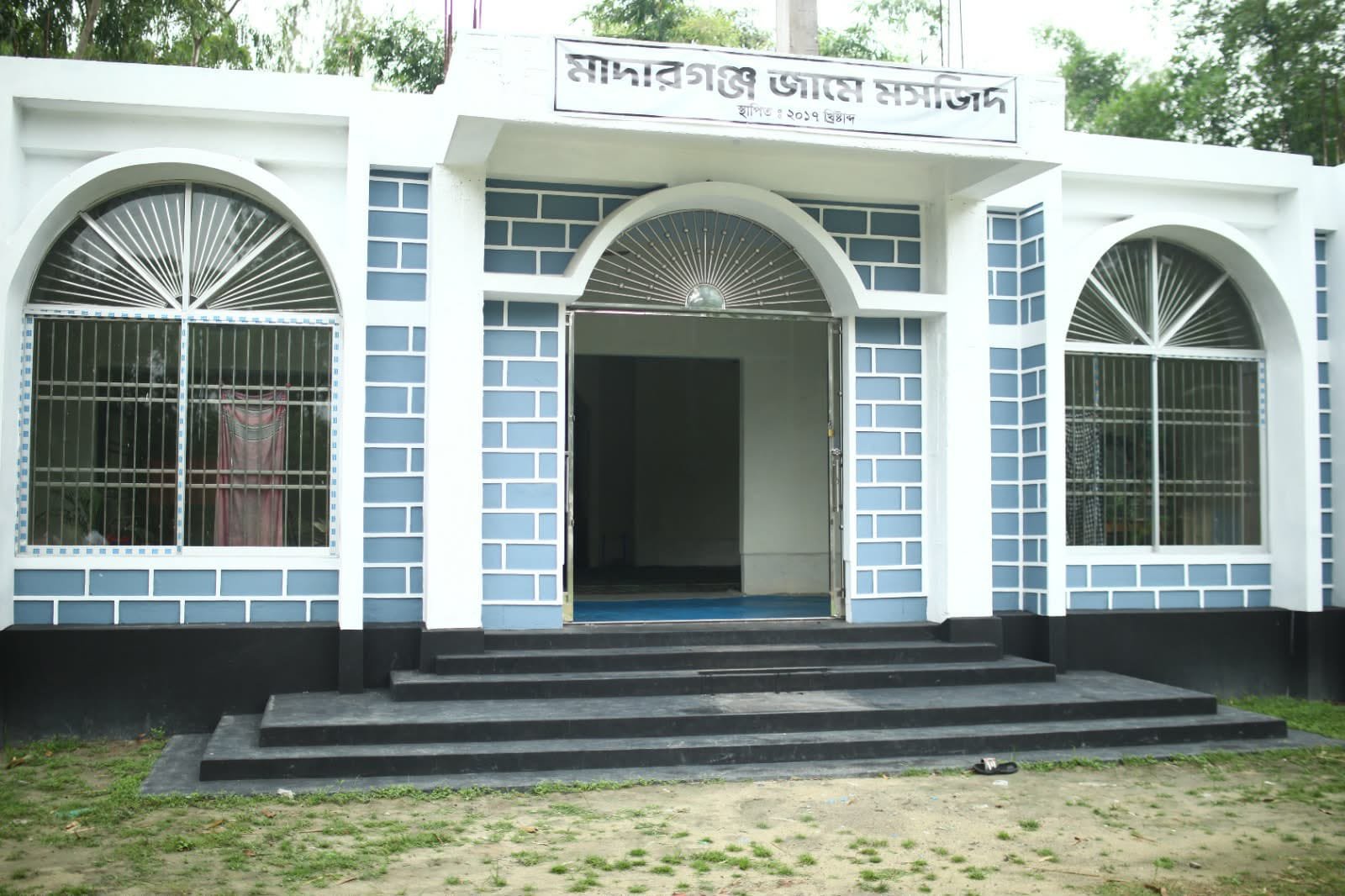 যে মসজিদের দেয়ালে নেই একটিও পোড়া ইট!
