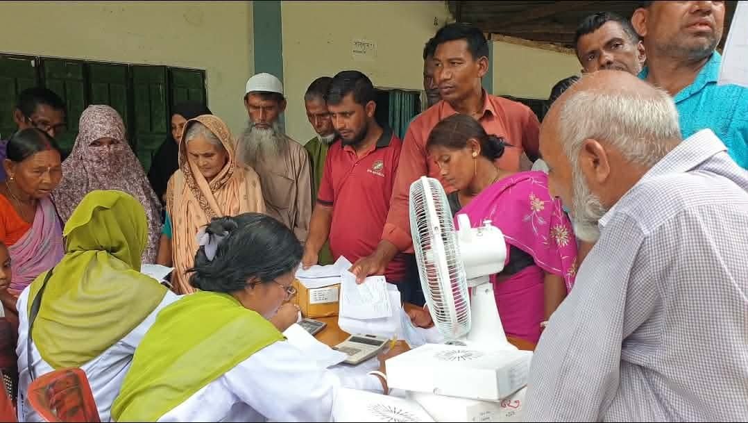 রুহিয়ায় বিনামূল্যে চক্ষু ক্যাম্প: ৪০০ রোগী পেলেন চিকিৎসা, ওষুধ ও চশমা