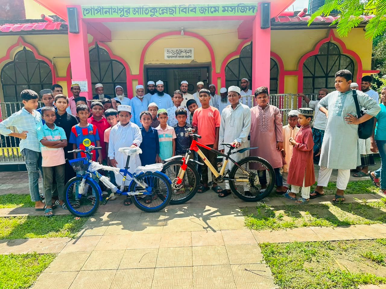 কসবায় ৪০ দিন টানা জামাতে নামাজ পড়ে বাইসাইকেল পেল শিশু-কিশোরেরা