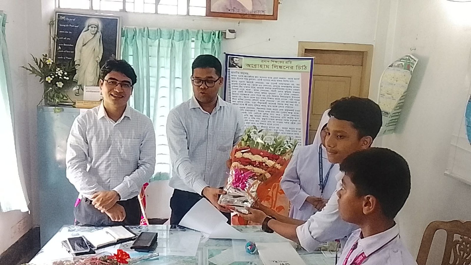 দারিদ্র্য সাফল্যের বাধা নয়: রুহিয়ায় স্কুল পরিদর্শনে ঠাকুরগাঁওয়ের ডিসি