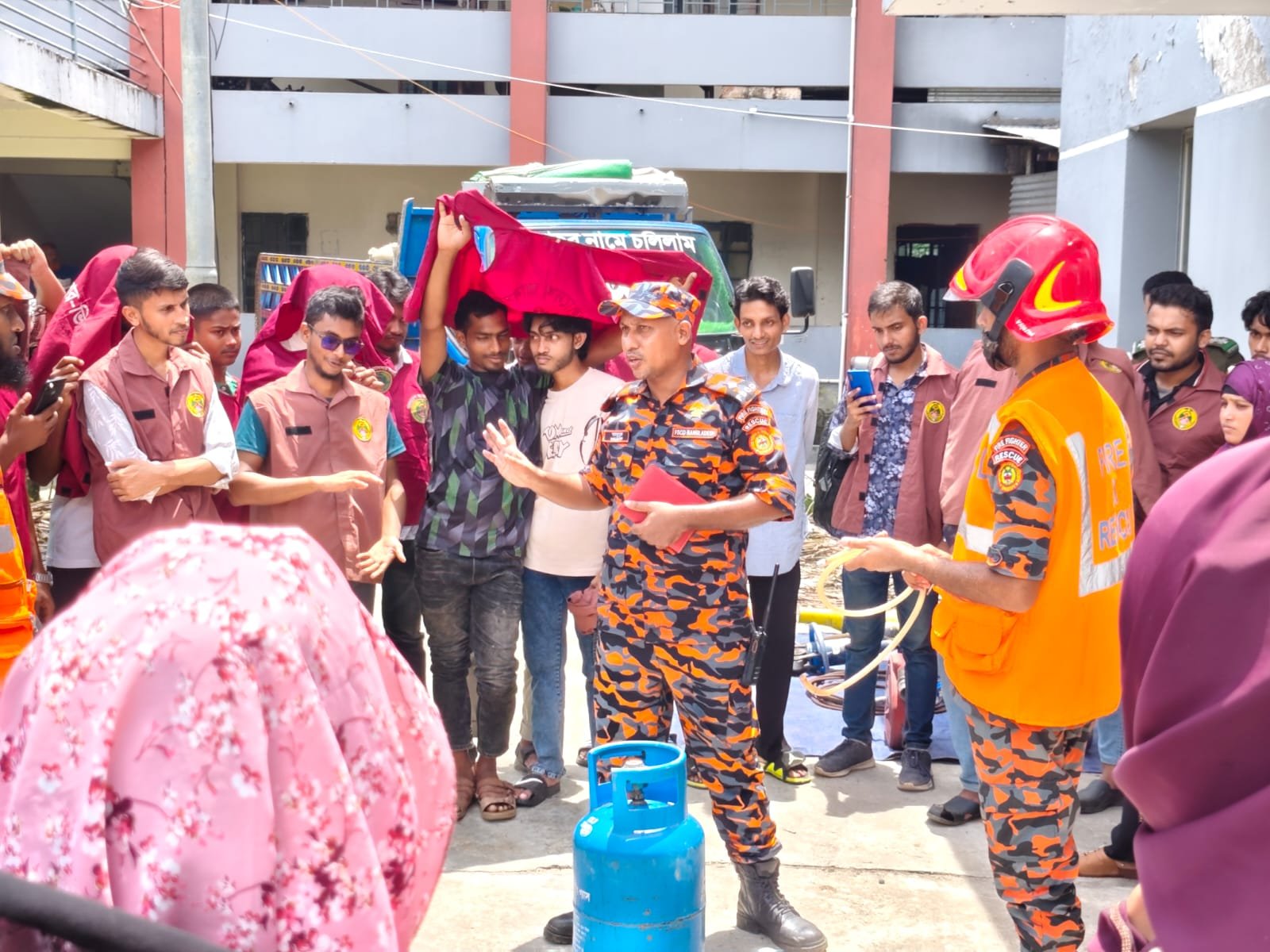 বাগেরহাটে উদ্ধার ও অগ্নিনির্বাপণে আনসার-ভিডিপির প্রশিক্ষণ ও মহড়া অনুষ্ঠিত