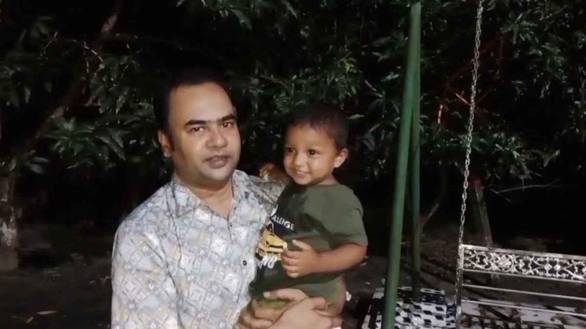 মোরেলগঞ্জে সড়কের পাশে দুই বছরের শিশুকে ফেলে গেলেন মা