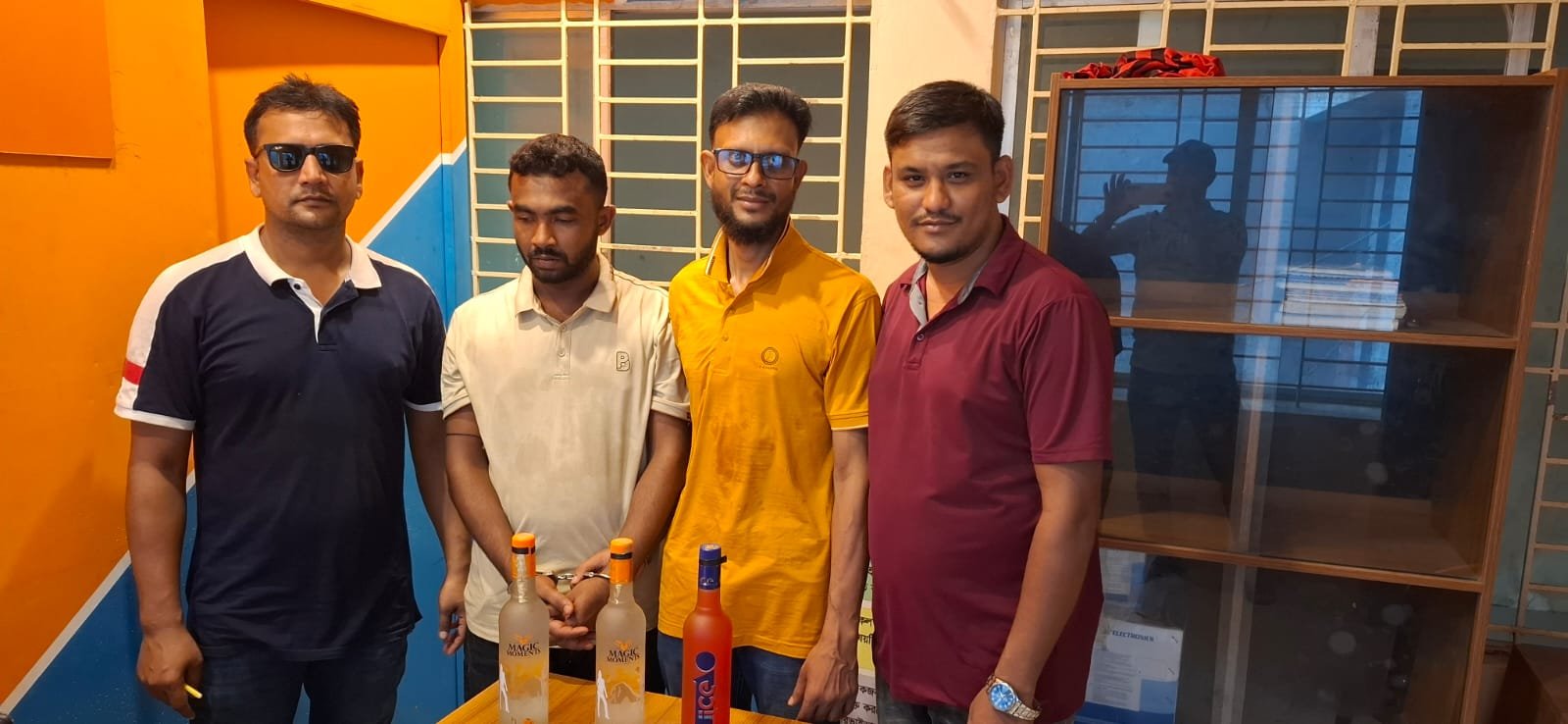 চিতলমারীতে ৩ বোতল বিদেশি মদসহ যুবক গ্রেপ্তার