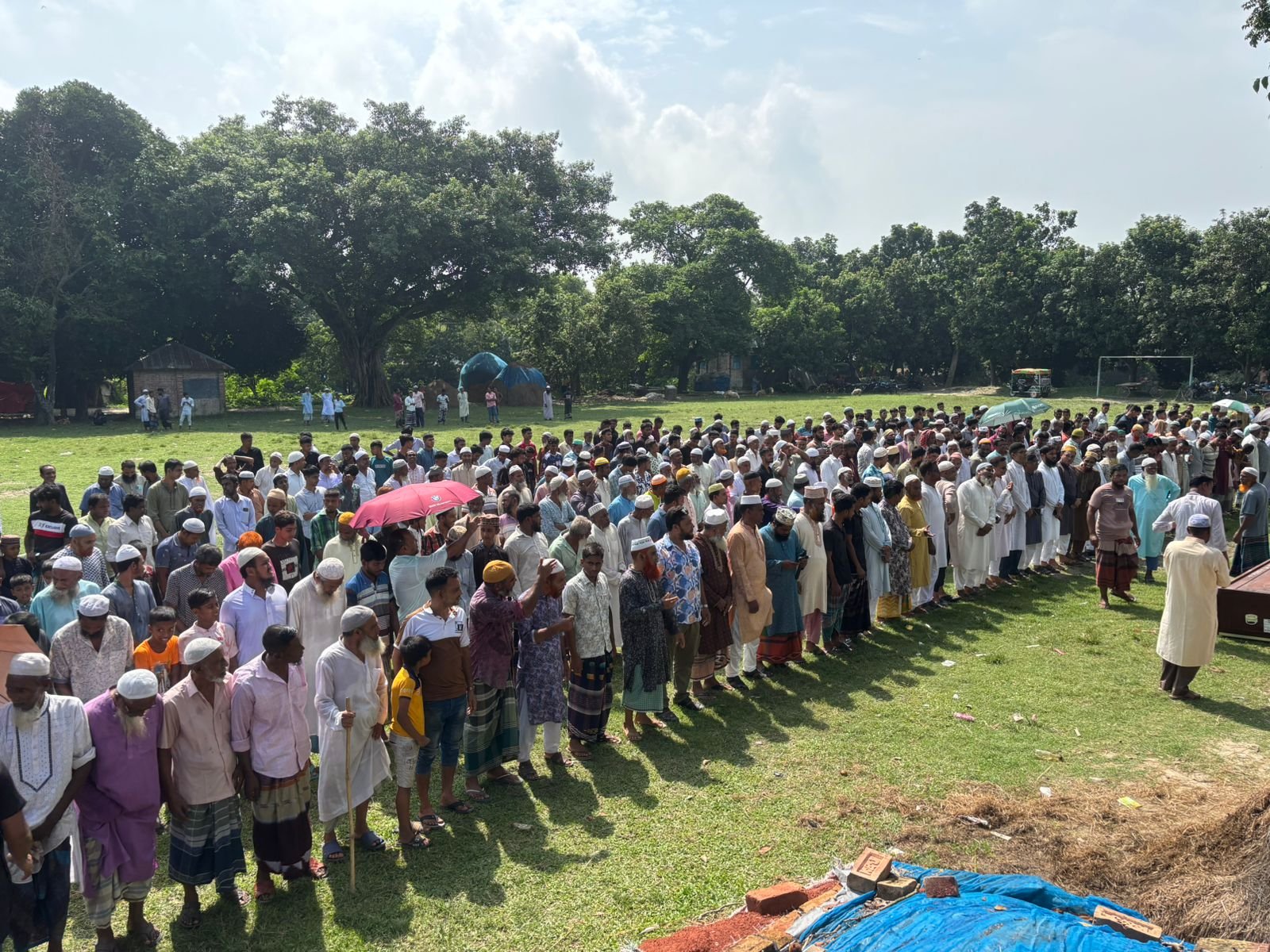 সৌদি আরবে সোফা কারখানায় আগুনে নিহত নাটোরের রবিউলের দাফন সম্পন্ন
