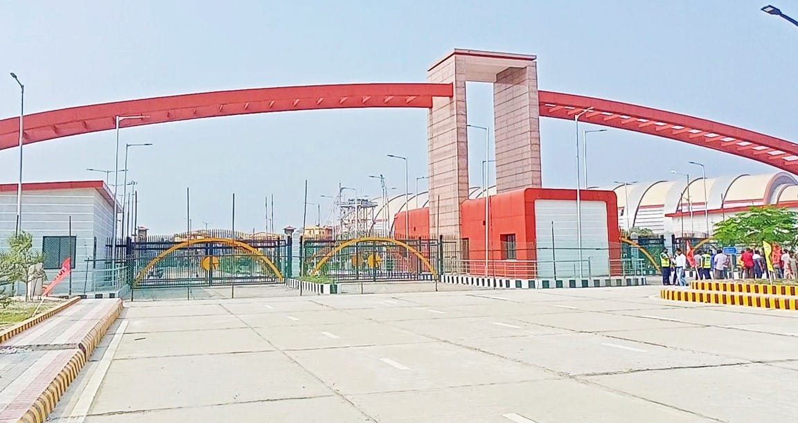 ঈদে মিলাদুন্নবীতে বুধবার বেনাপোল দিয়ে আমদানি-রপ্তানি বন্ধ, যাত্রী চলাচল স্বাভাবিক