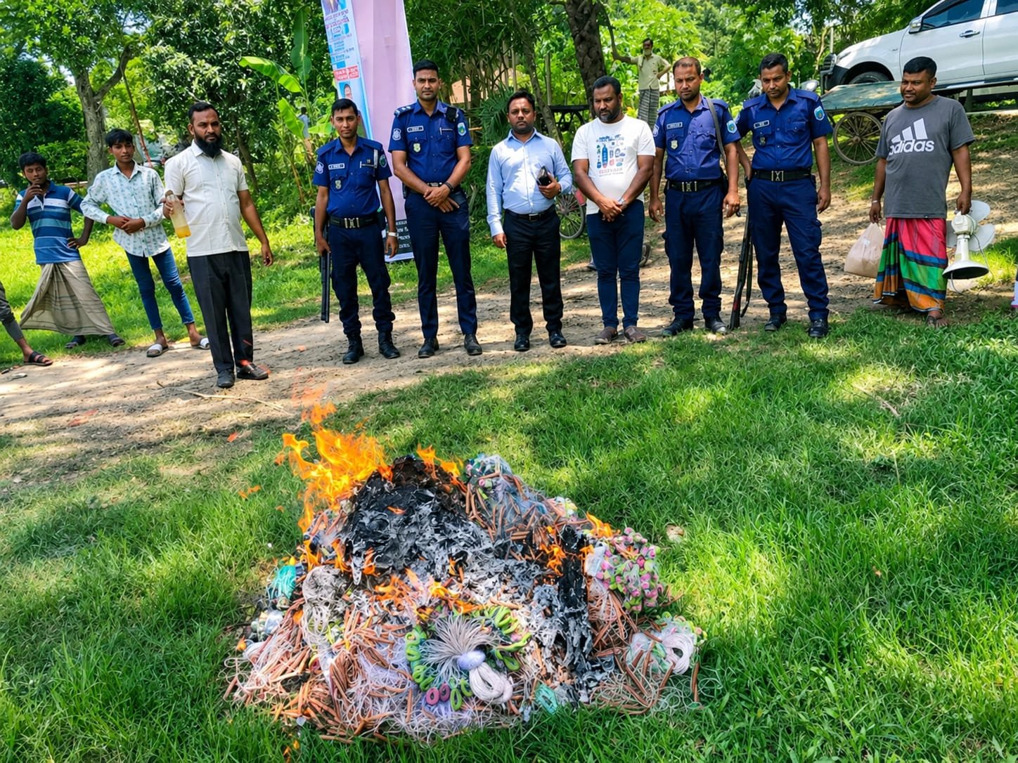চাটমোহরে নিষিদ্ধ কারেন্ট জাল উদ্ধার, পুড়িয়ে ধ্বংস করল ভ্রাম্যমাণ আদালত