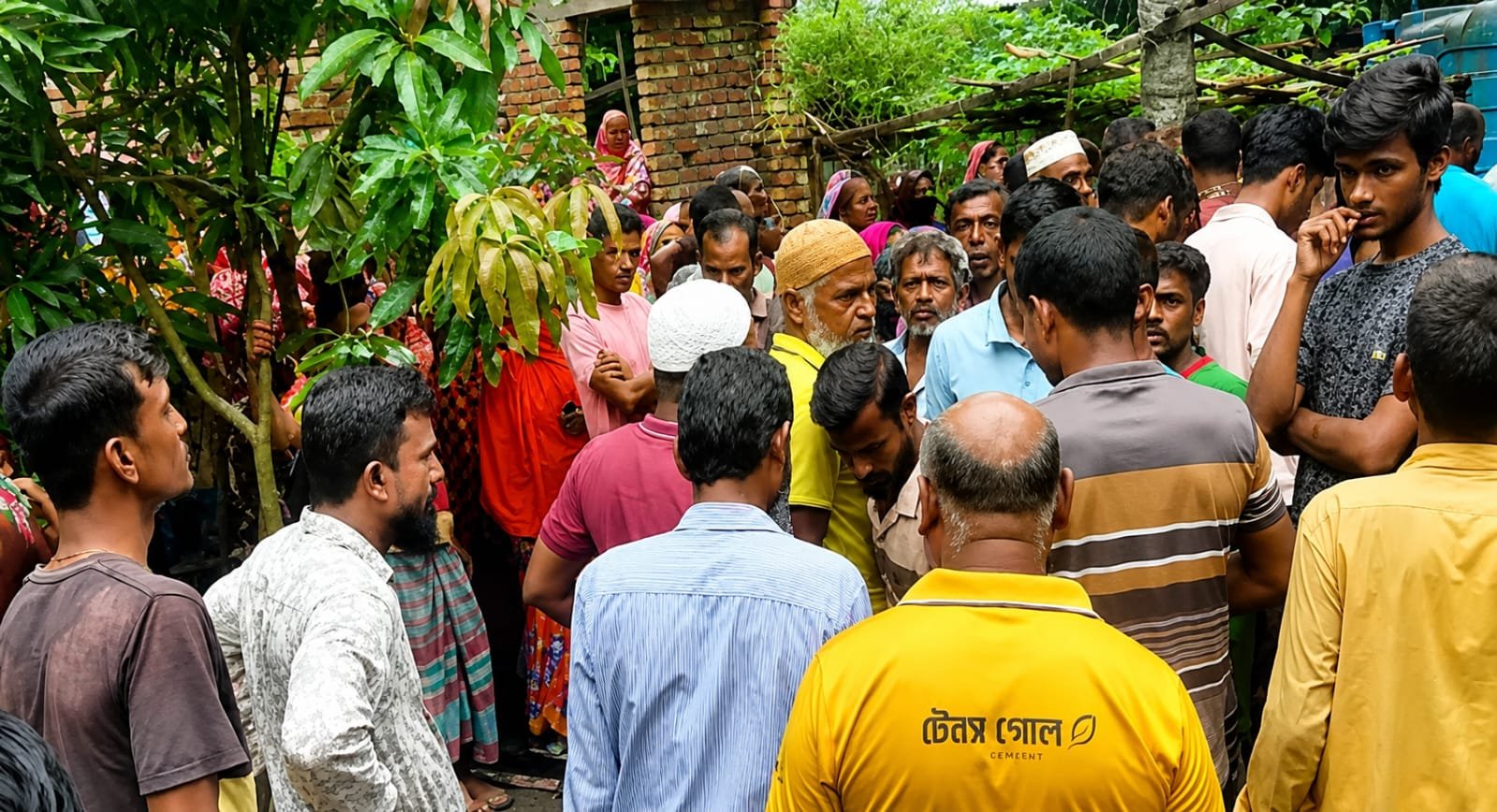 বাগেরহাটে ঘর থেকে একই পরিবারের ৩ জনের গলিত মরদেহ উদ্ধার