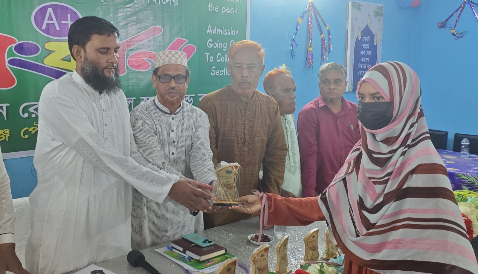 সুন্দরগঞ্জে দুই শতাধিক মেধাবী শিক্ষার্থীকে সংবর্ধনা