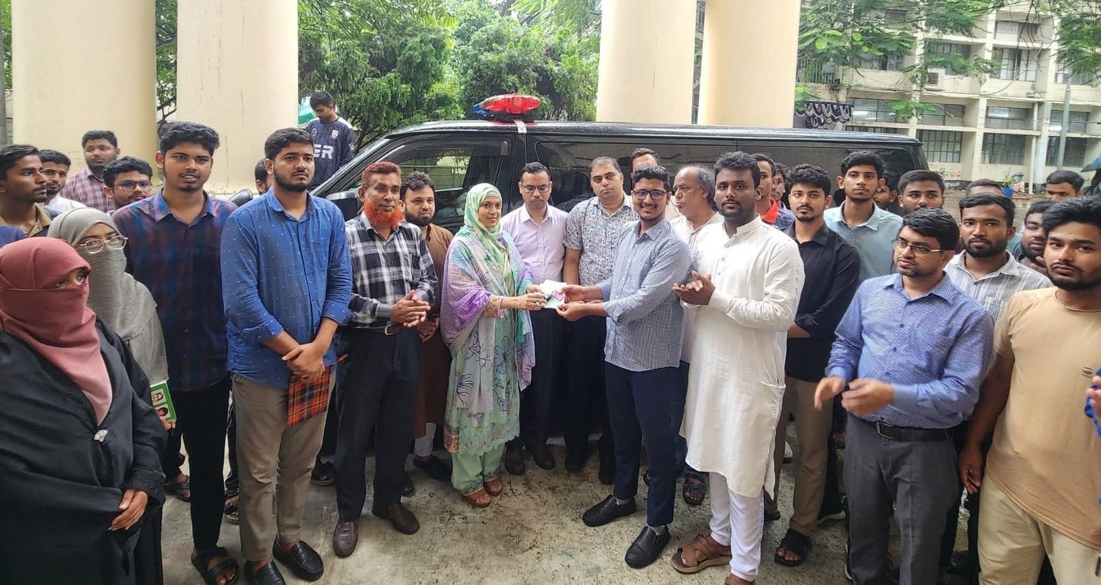 জবি শিক্ষার্থীদের জরুরি সেবায় জকসুর অ্যাম্বুলেন্স উপহার