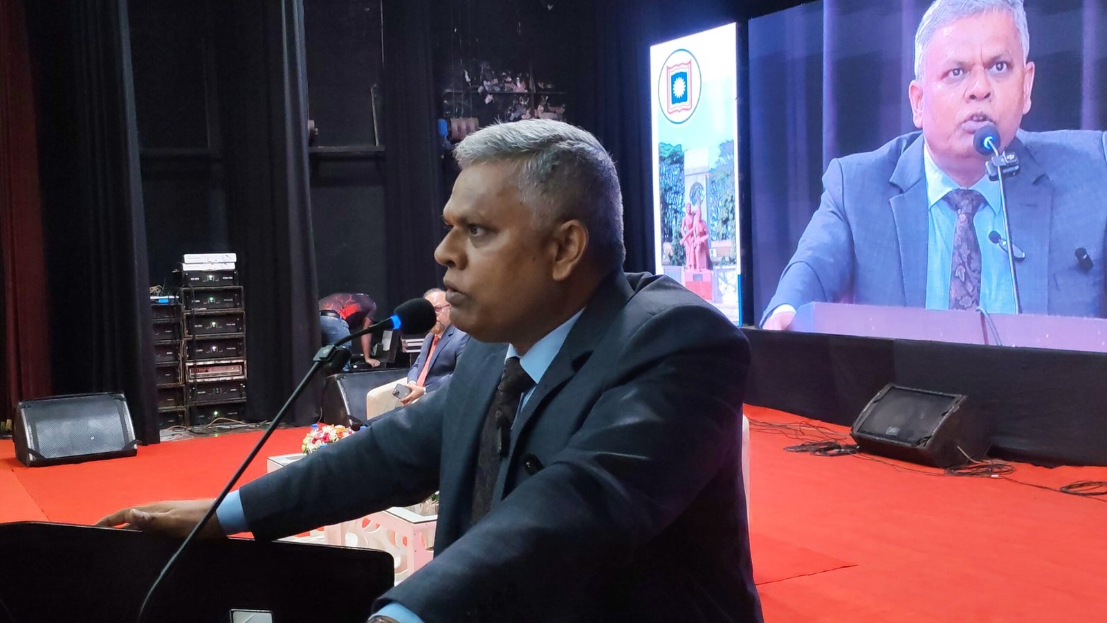 শিক্ষার্থীদের সমস্যা সমাধান করতে না পারলে দ্বিতীয়বার সামনে আসব না: রাবি উপাচার্য