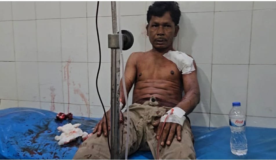পঞ্চগড়ে হোটেল শ্রমিক নেতাকে কুপিয়ে জখম, হামলাকারীদের গ্রেপ্তারের দাবি