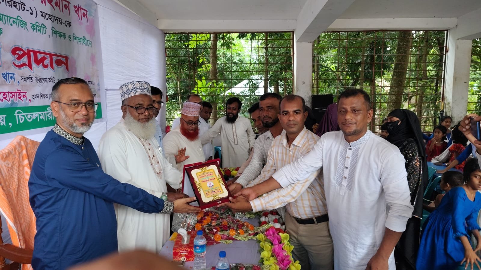 চিতলমারীতে শৈশবের বিদ্যালয়ে আবেগাপ্লুত এমপি মশিউর রহমান, পেলেন সংবর্ধনা