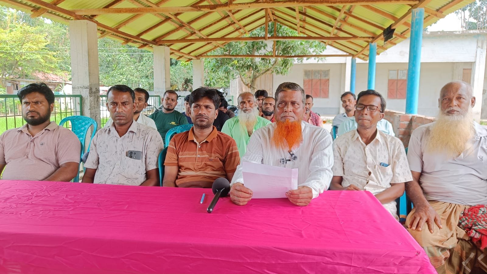 বাগমারায় নারী এমপির ডিও লেটার প্রত্যাখ্যান করে এলাকাবাসীর সংবাদ সম্মেলন