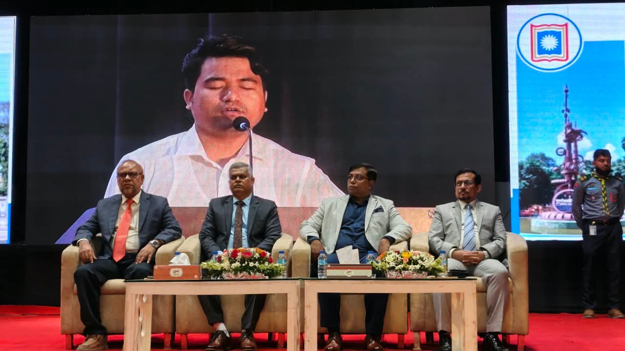 বর্ণাঢ্য আয়োজনে ২০২৫-২৬ শিক্ষাবর্ষের নবীনদের বরণ করল রাজশাহী বিশ্ববিদ্যালয়
