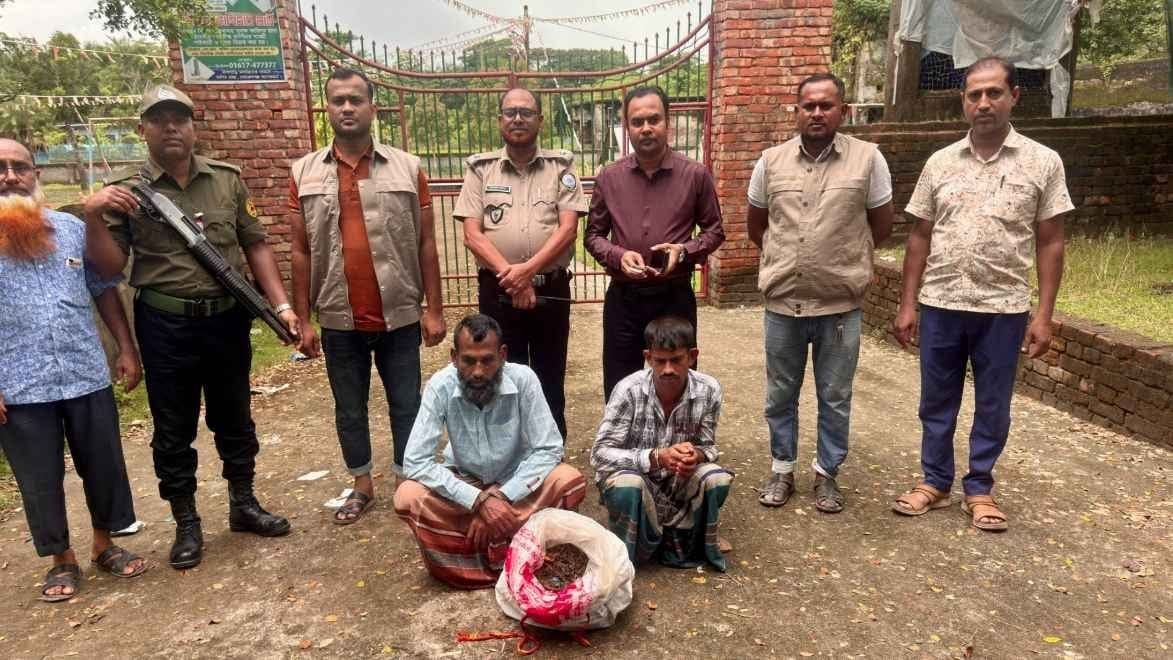 মোরেলগঞ্জে ৪ কেজি গাঁজাসহ আটক ২