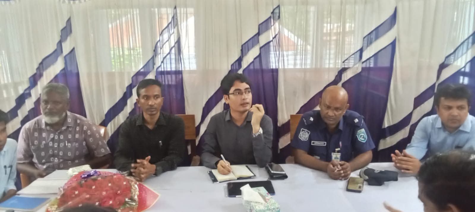 নবগঠিত রুহিয়া উপজেলায় মাসিক আইনশৃঙ্খলা সভা অনুষ্ঠিত