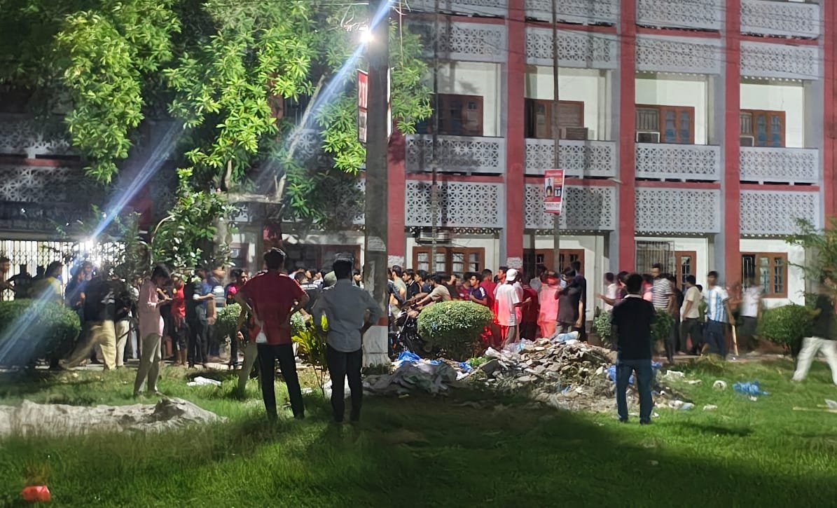 চেয়ারে বসাকে কেন্দ্র করে রাবিতে দুই বিভাগের সংঘর্ষে আহত ৪, তদন্ত কমিটি গঠন
