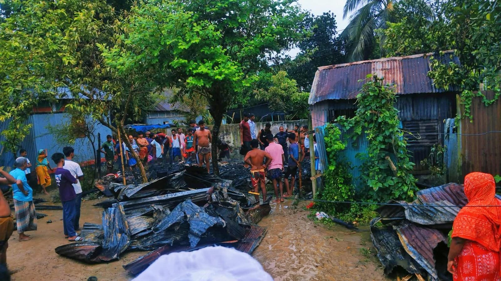 কসবায় ভয়াবহ অগ্নিকাণ্ড: পুড়ে ছাই আবুল কালামের বসতঘর
